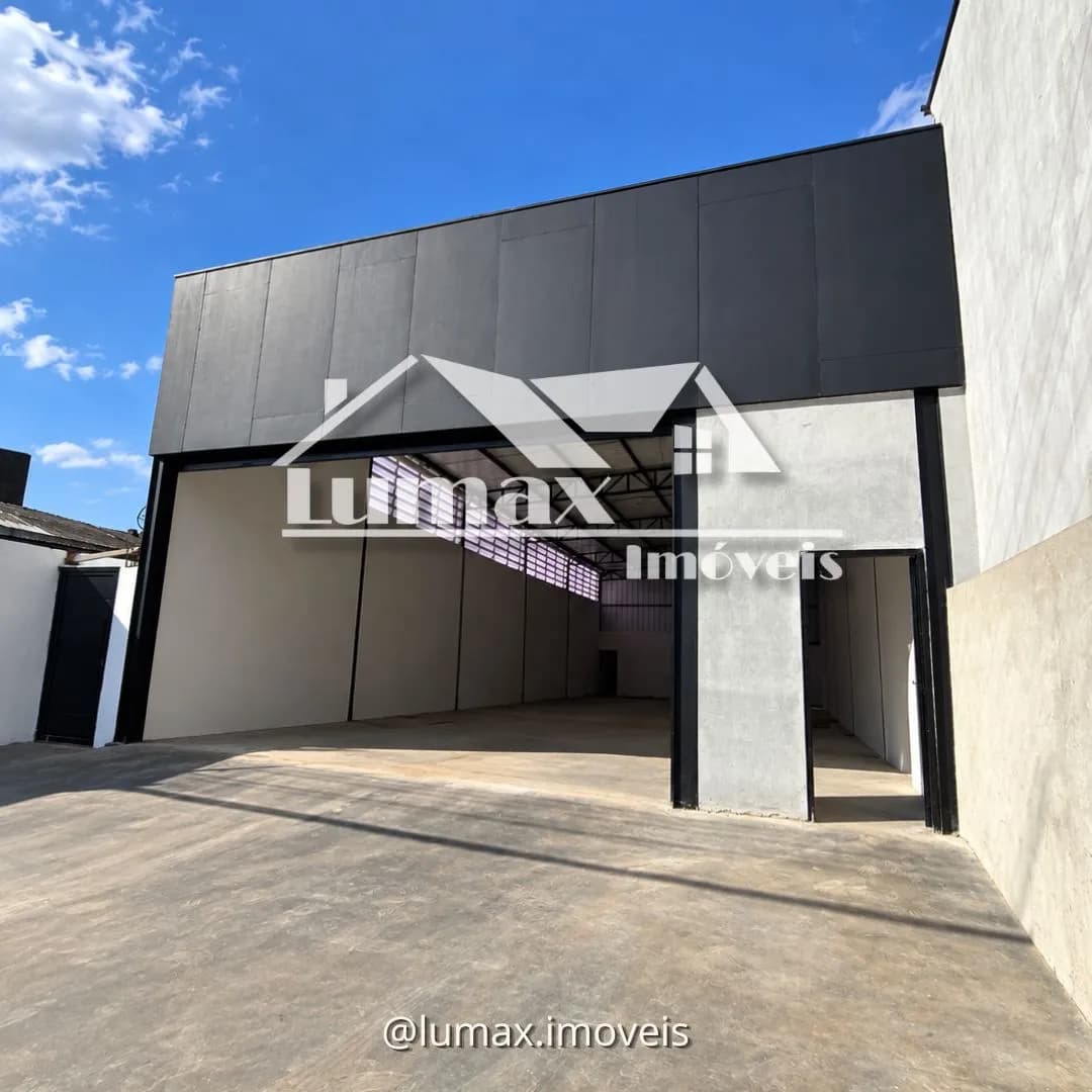 Galpão com 250 m² de vão livre e 4 vagas - Foto 1